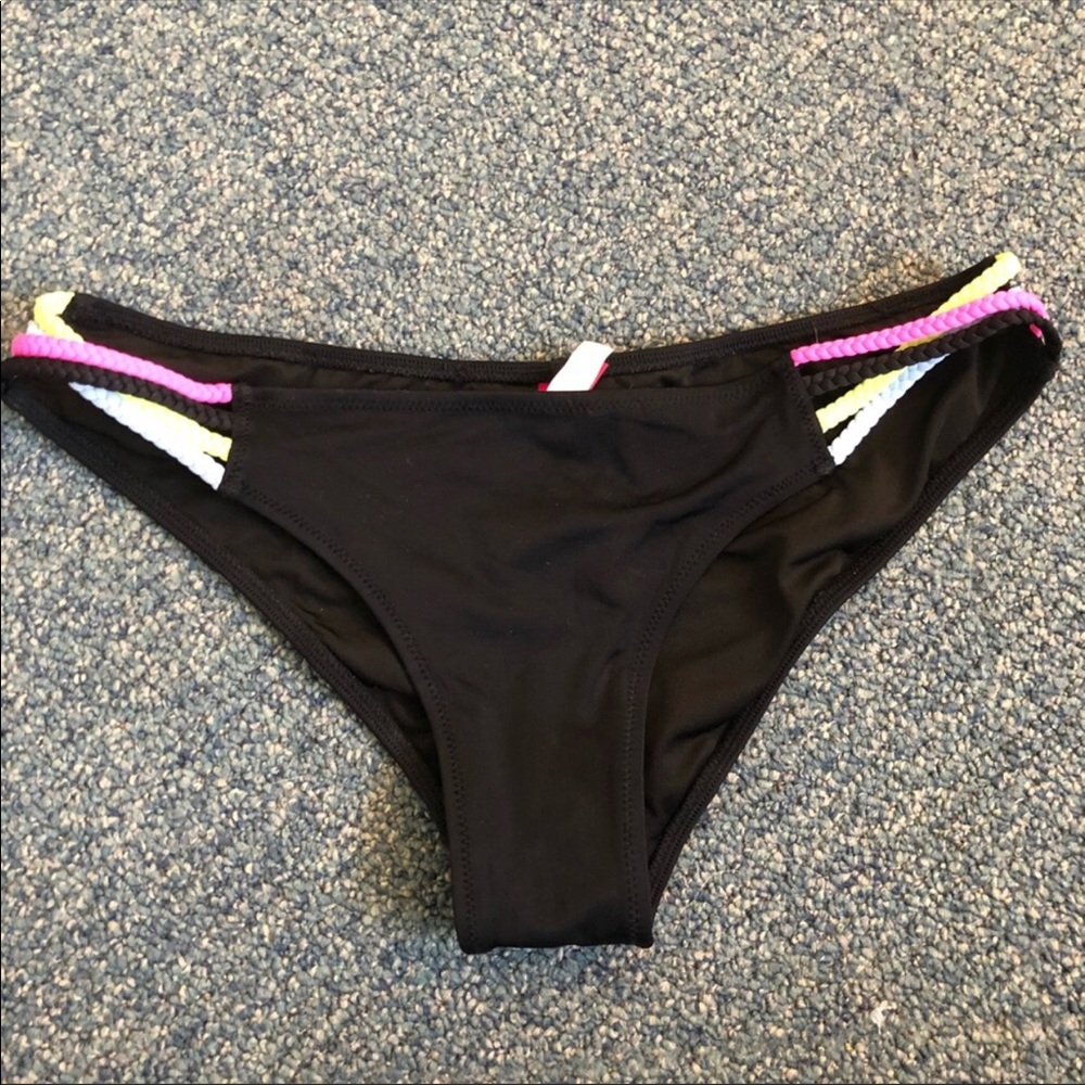 Strappy side cheeky bikini